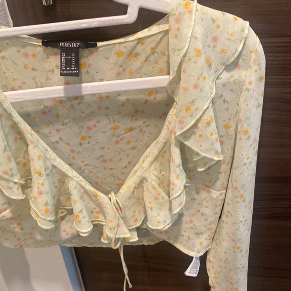 New condition, summer crop top - Picture 3 of 5